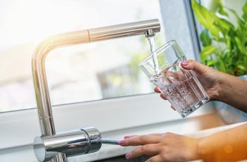 Filling water glass from faucet